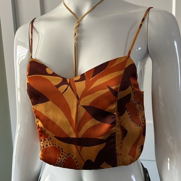 House of Harlow Smocked Crop Top - Picture 4 of 12